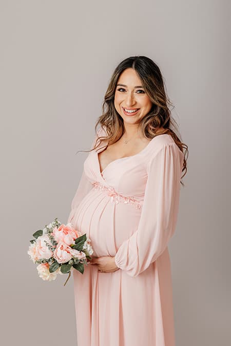 Soft glam maternity makeup for photoshoot